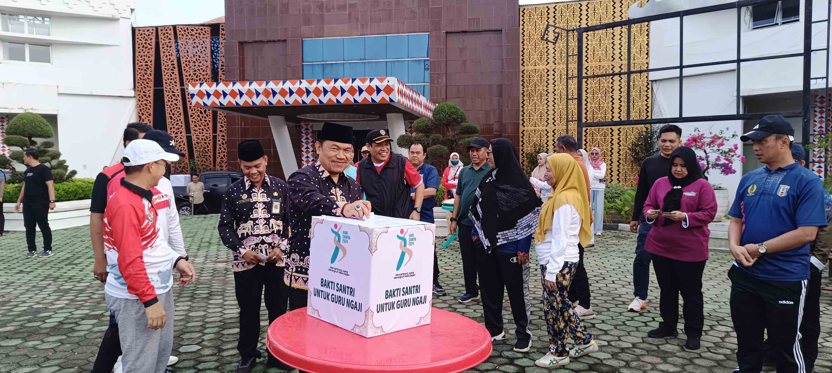 Kirab Koin dan Pelepasan Mobil Bakti Santri: Peringatan Hari Santri di Way Kanan
