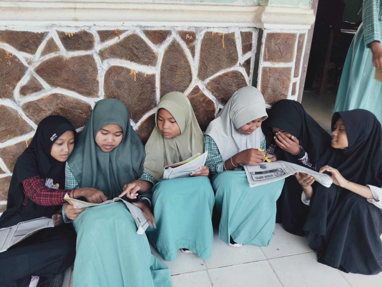 Antusiasnya siswa-siswi MIN 1 Mesuji dalam melaksanakan ASTS Ganjil TP 2024/2025