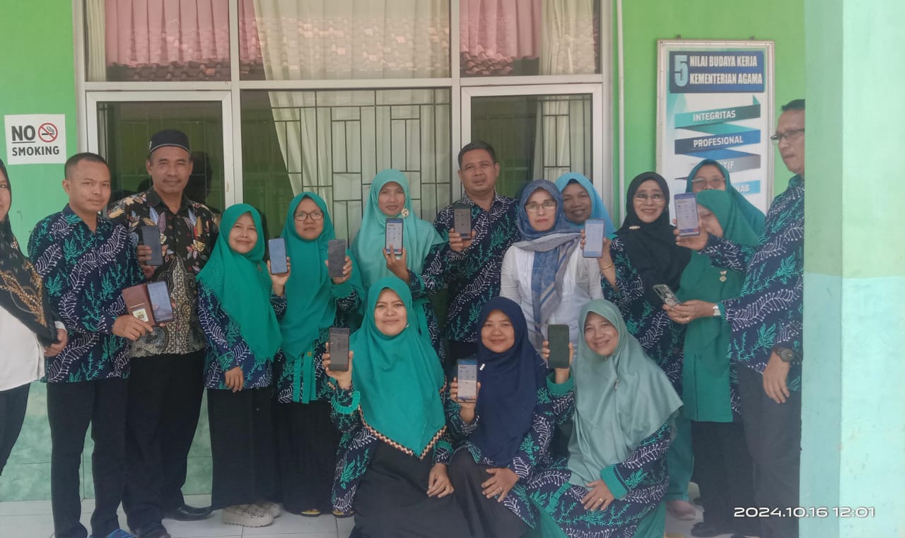 Jangkau Tenaga Pendidik Di MTsN 2 Tanggamus, Dispendukcapil Kabupaten Tanggamus Lakukan Aktivasi IKD