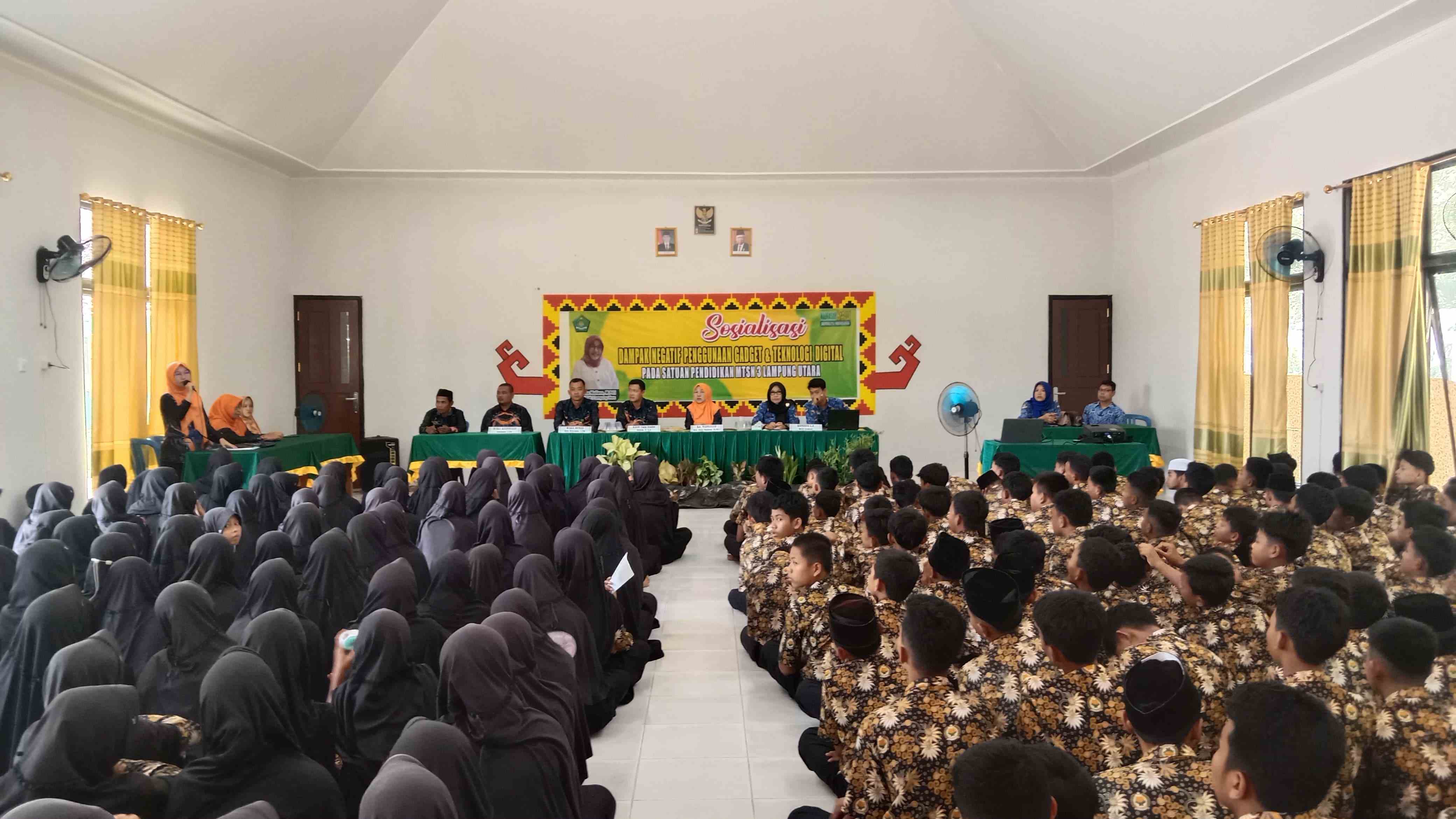 MTsN 3 Lampung Utara Bekerjasama Dengan Kominfo Lampung Utara adakan Kegiatan Sosialisasi Dampak Negatif Penggunaan Gadget dan Teknologi Digital