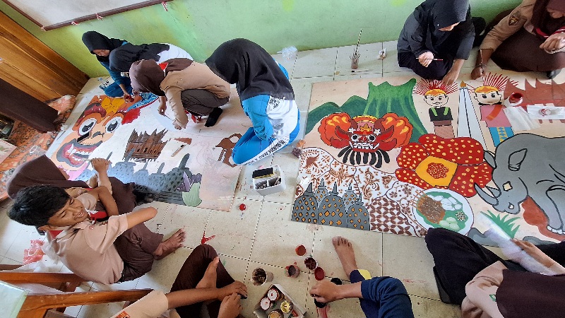 Lukisan-Lukisan Cantik Bernuansa Nusantara Bakal Warnai Pentas Seni Akhir Pendidikan Kelas XII MAN 1 Pringsewu