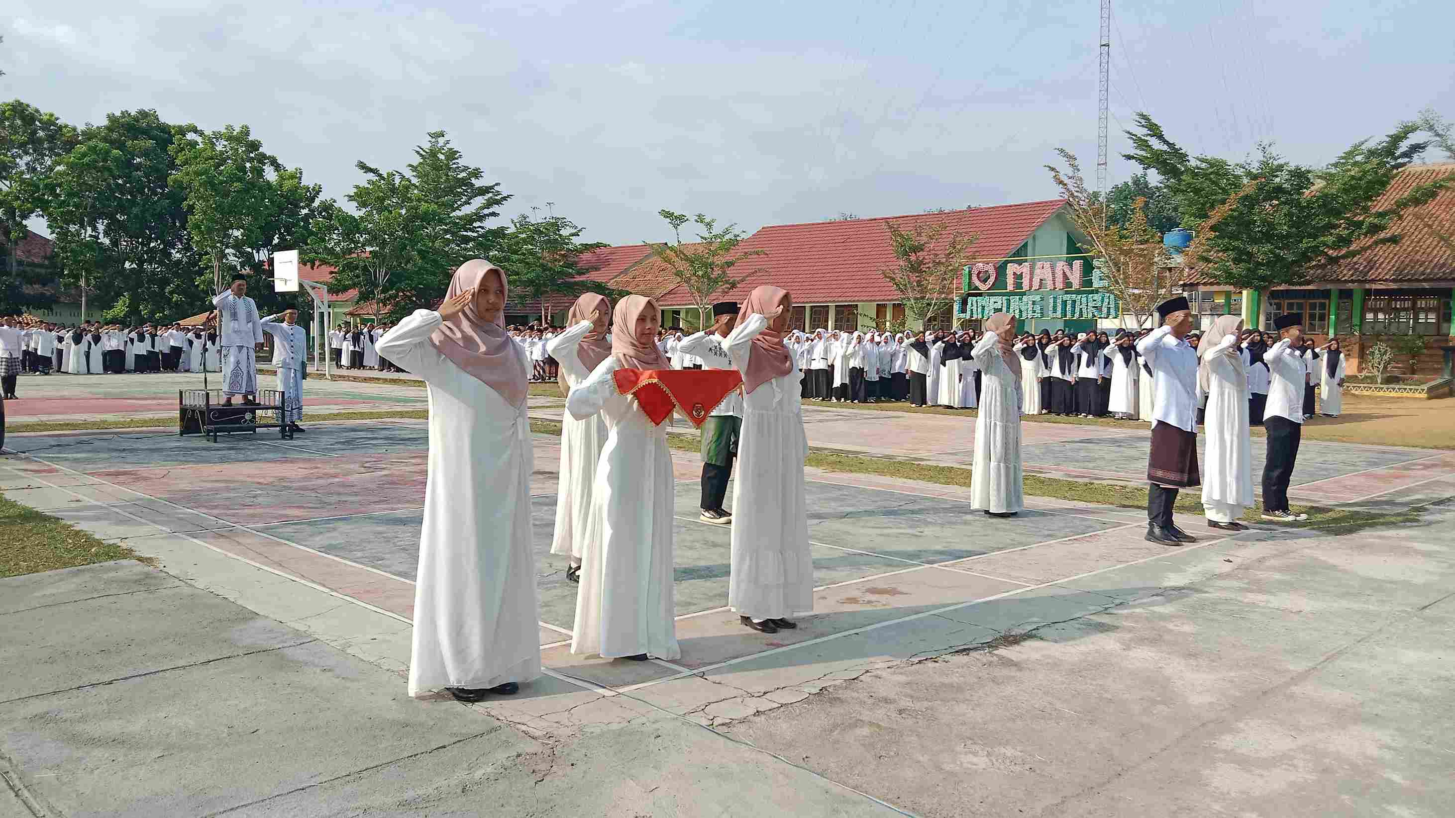 MTsN 3 Lampung Utara Bersama MAN 2 Lampung Utara Peringati Hari Santri dengan Upacara dan Pawai