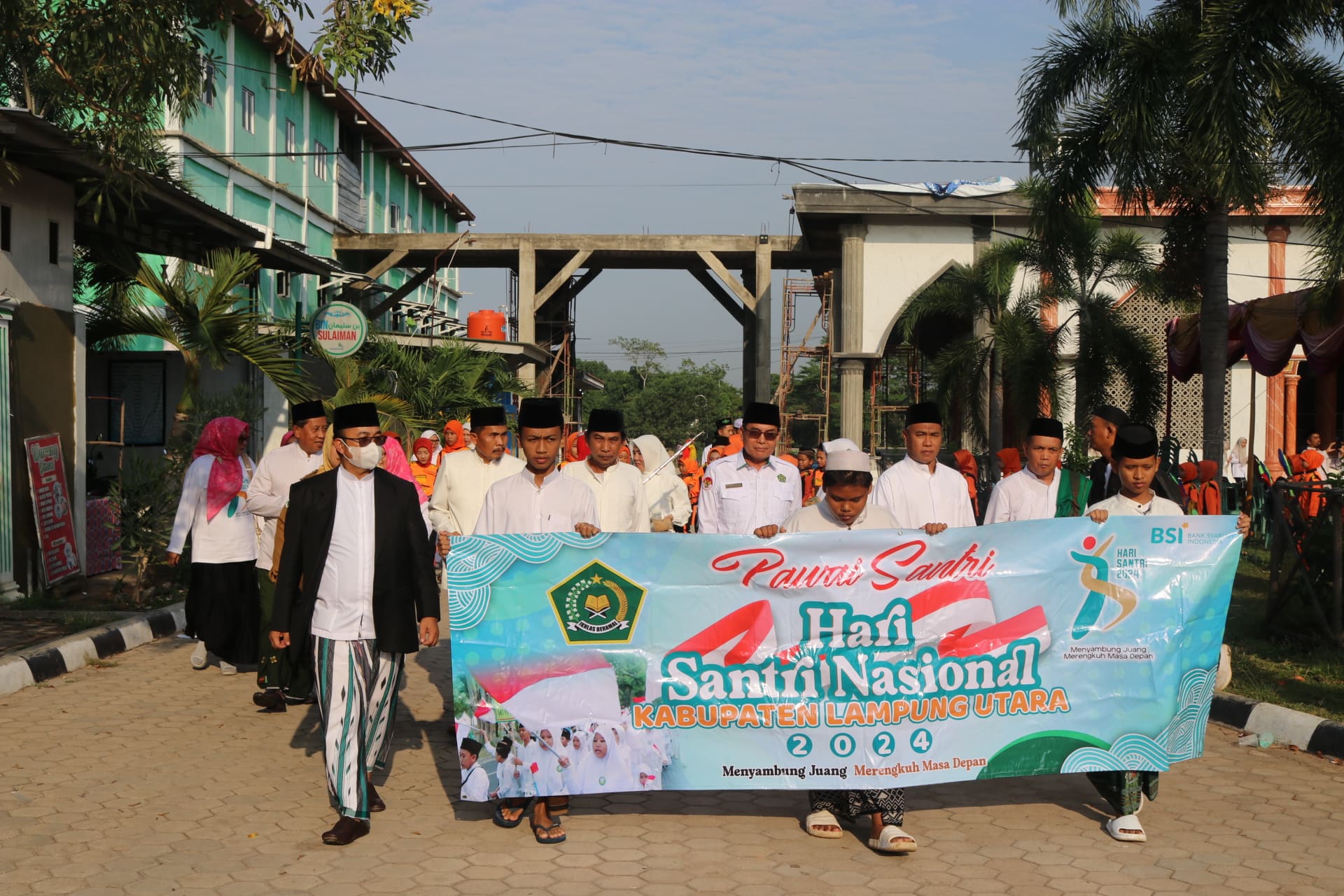 Pawai santri Meriahkan Peringatan Hari Santri Nasional 2024 Kabupaten Lampung Utara