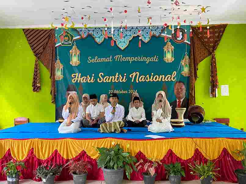 MAN 1 Lampung Barat Gelar Upacara dan Gebyar Shalawat untuk memperingati Hari Santri Nasional Tahun 2024