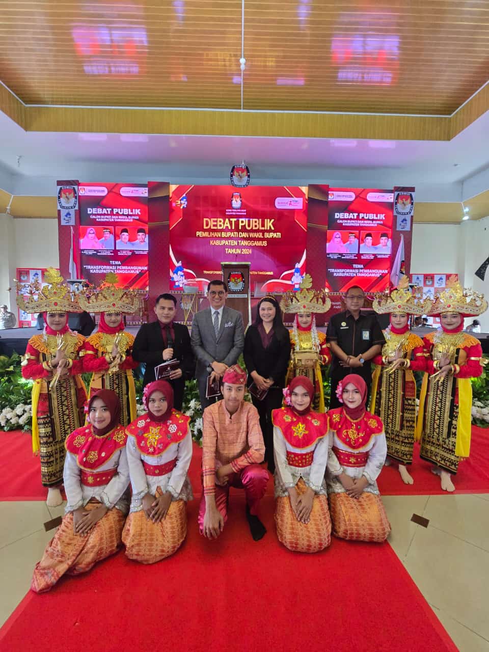 Gunawan Dampingi The Art Sata Budaya MAN 1 Tanggamus dalam  Debat Calon Bupati dan Wakil Bupati Tanggamus
