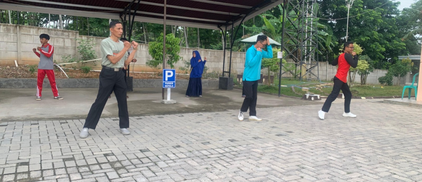 Senam Rutin Jumat Pagi, Pegawai Kemenag Mesuji Semangat Jaga Kebugaran