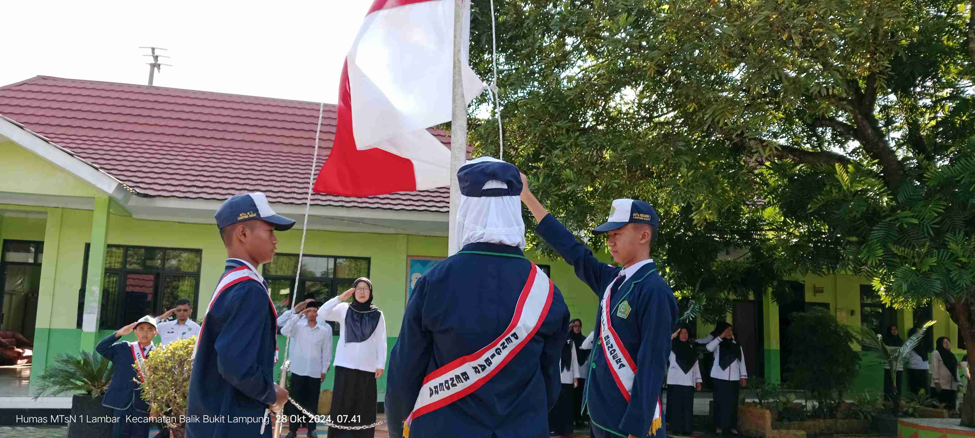 MTsN 1 Lampung Barat Gelar Upacara Peringatan Hari Sumpah Pemuda ke-96, Erya Sujannah Sampaikan Pesan Persatuan