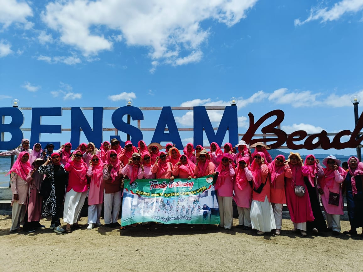 Keluarga Besar Dharma Wanita Persatuan (DWP) Kementerian Agama Lampung Utara Gelar Family Gathering
