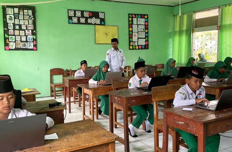 Kepala MIN 1 Lampung Barat Mengapresiasi Tim atas Kesuksesan Pelaksanaan ANBK