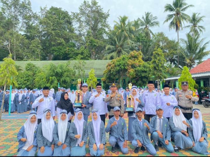 MANSATA Juara, Penyerahan Piala Lomba Literasi dan Konservasi di Madrasah