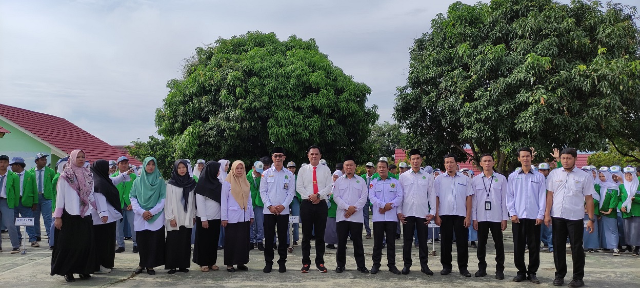Kasat Res Narkoba Polres Way Kanan Jadi Pembina Upacara di MAN 1 Way Kanan