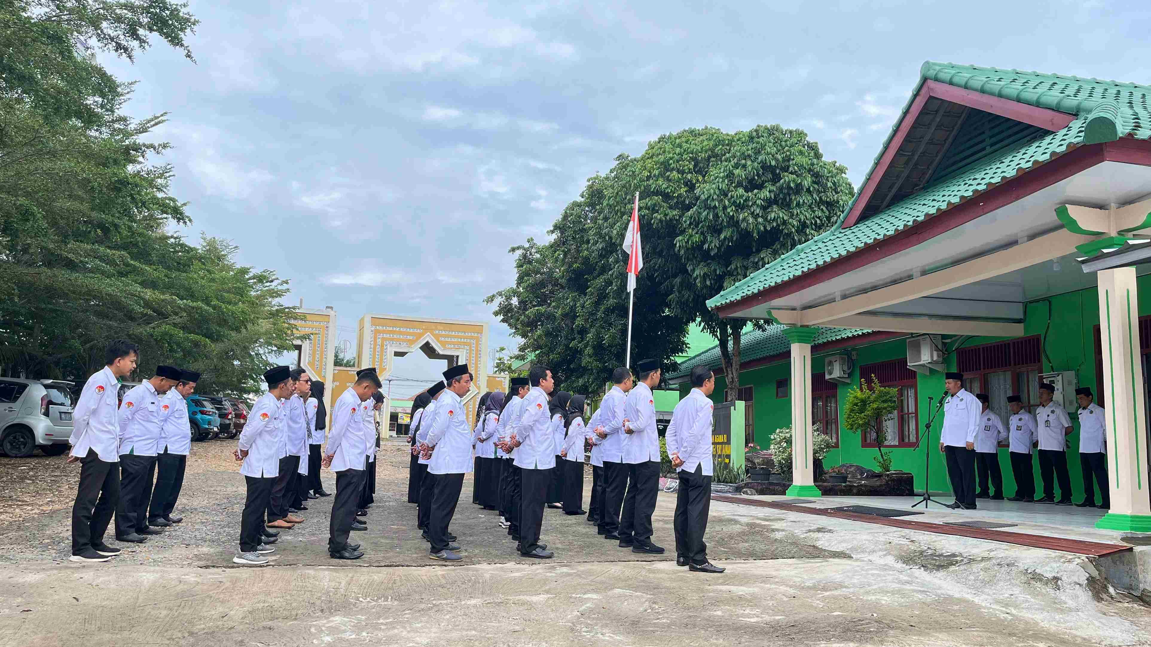 Kemenag Kabupaten Way Kanan Gelar Apel Pagi Rutin untuk Tingkatkan Kedisiplinan dan Semangat Kerja