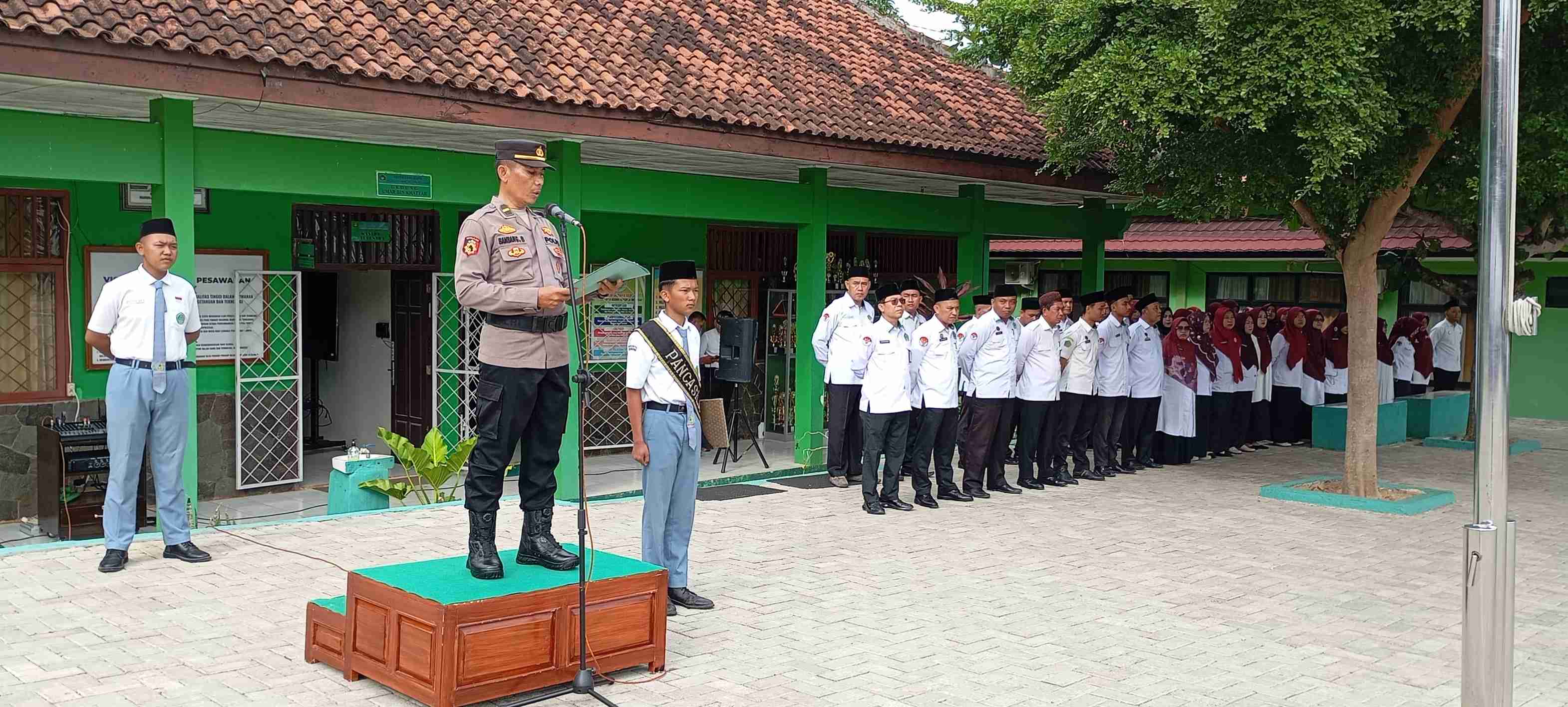 Upacara Bendera di MAN 1 Pesawaran: Polda Lampung Imbau Hindari Kenakalan Remaja