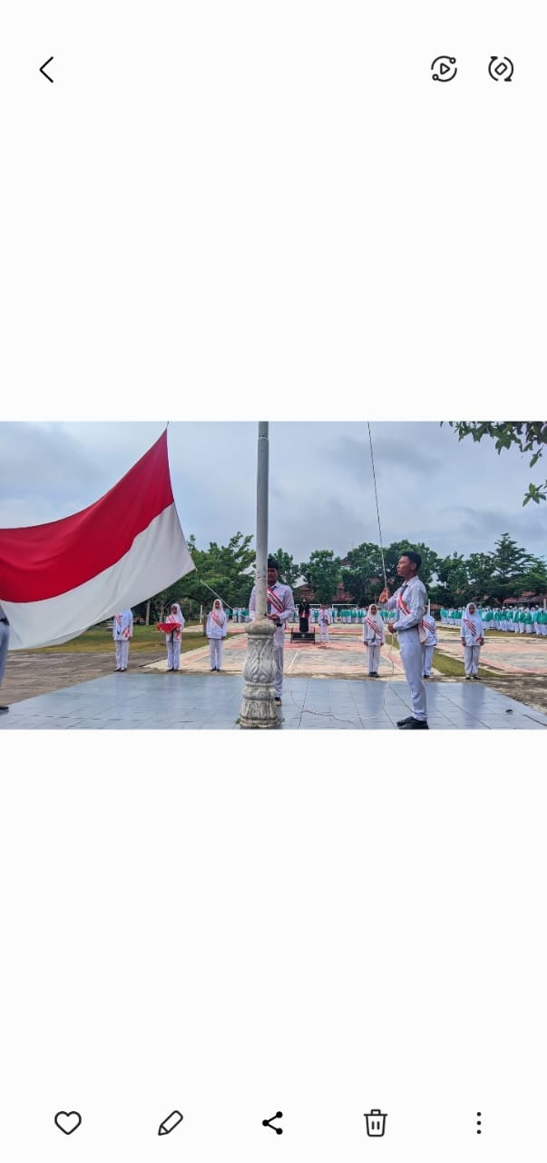 Mahasiswa Asistensi Mengajar UMKO Berikan Amanat Inspiratif tentang Disiplin Belajar di Upacara Senin