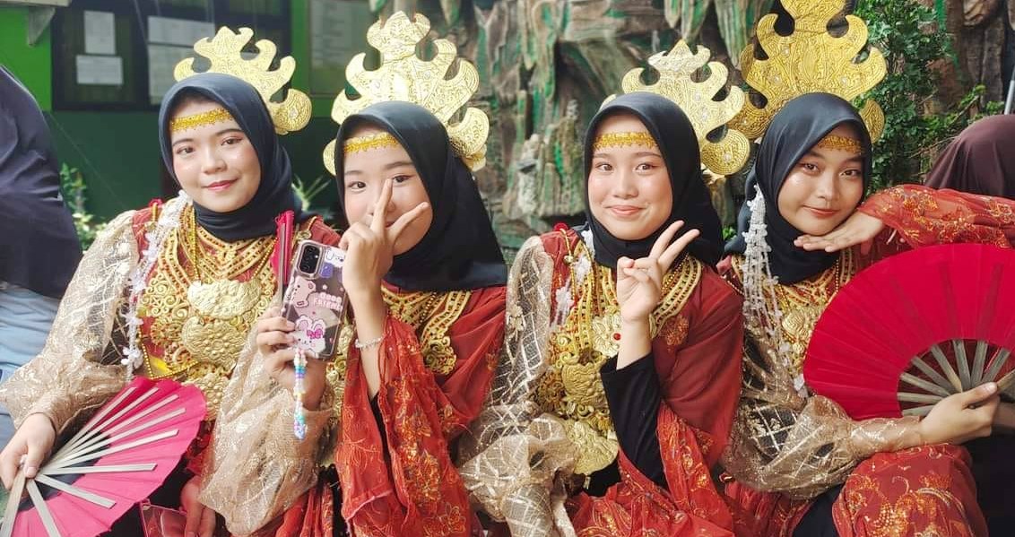 MTsN 1 Tanggamus Meriahkan Bulan Bahasa 2024 dengan Tema “Berbahasa Cerdas untuk Generasi Emas”