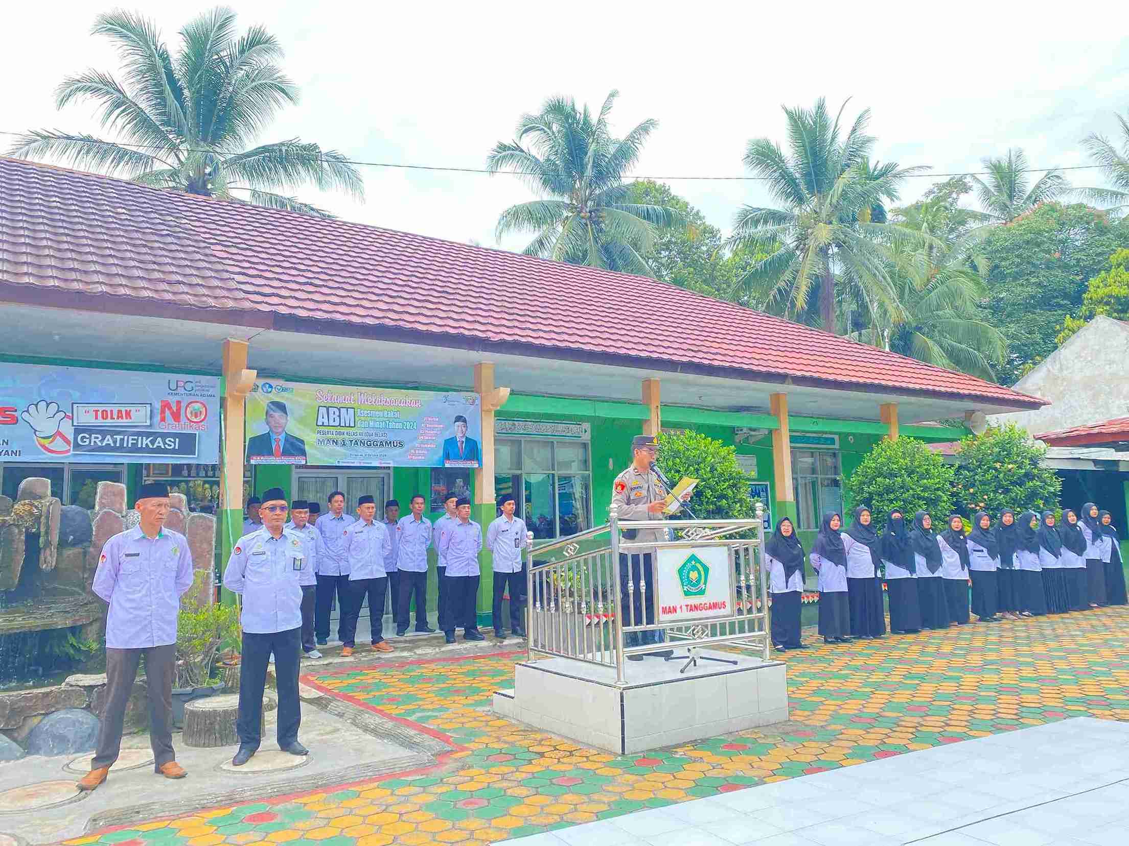 MAN 1 Tanggamus Gelar Upacara Bendera, Polres Tanggamus Ajak Peserta Didik Jauhi Narkoba dan Judi Online