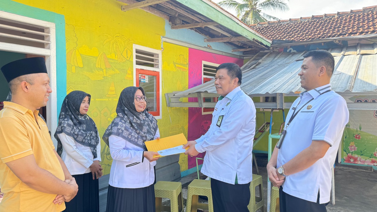 Kemenag Pringsewu Salurkan Bantuan untuk RA Miftahul Janah yang Terdampak Bencana Alam di Sukoharjo