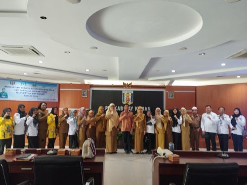 Dua Guru dari MTs Negeri 1 Way Kanan mengikuti bimbingan teknis konversi hak anak dan sekolah ramah anak kabupaten Way Kanan