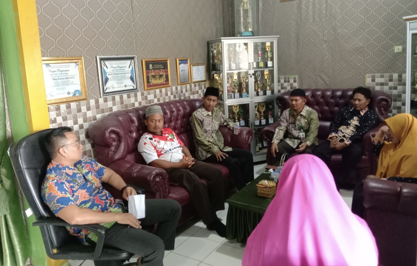 MTsN 2 Way Kanan Matangkan Persiapan Hari Guru Nasional 2024, Kepala Madrasah Gelar Briefing Lanjutan dengan Tim Kerja Internal Madrasah