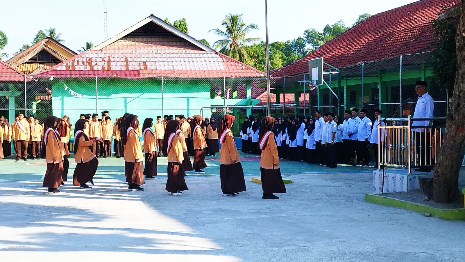 Tingkatkan semangat nasionalisme MTsN 2 Tanggamus Selenggarakan Upacara Peringatan Hari Pahlawan Nasional