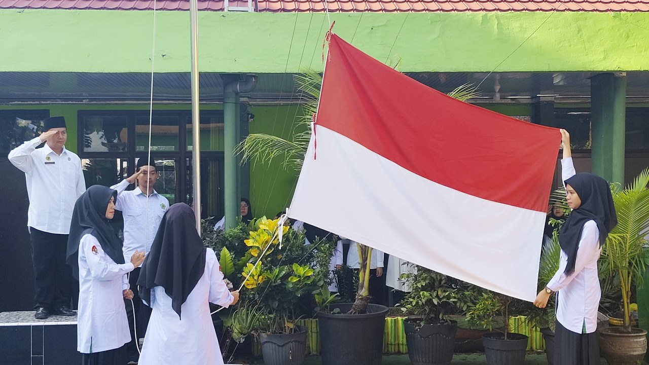 MTsN 1 Tanggamus Gelar Upacara Hari Pahlawan 2024 dengan Khidmat, Teladani Semangat Kepahlawanan untuk Bangsa