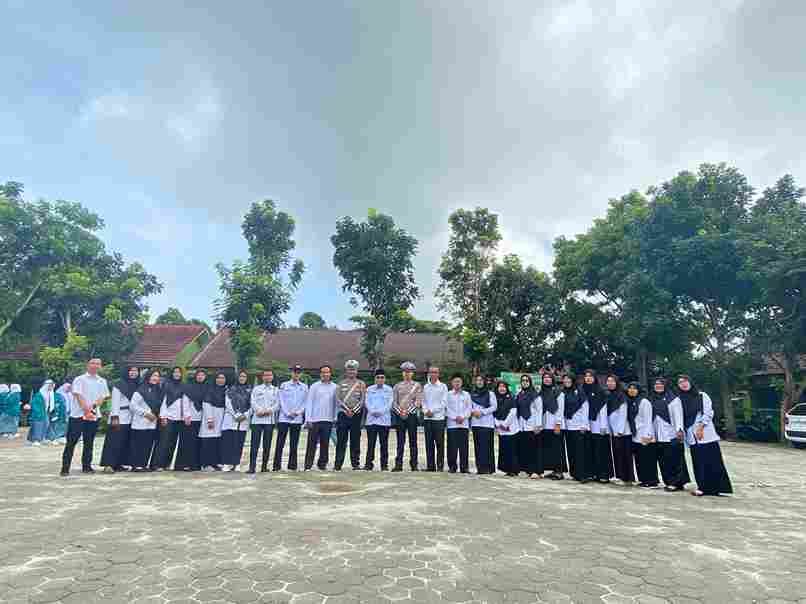 Upacara Peringatan Hari Pahlawan dan Sosialisasi Etika Berlalu Lintas di MAN 1 Lampung Barat : Menumbuhkan Semangat Nasionalisme dan Kesadaran Berlalu Lintas