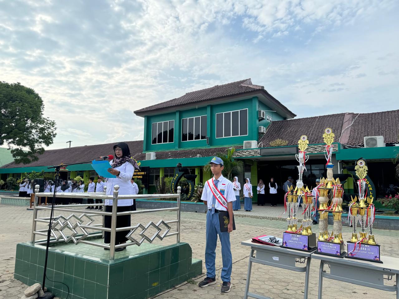 Peringatan Hari Pahlawan 2024 MAN 1 Bandarlampung