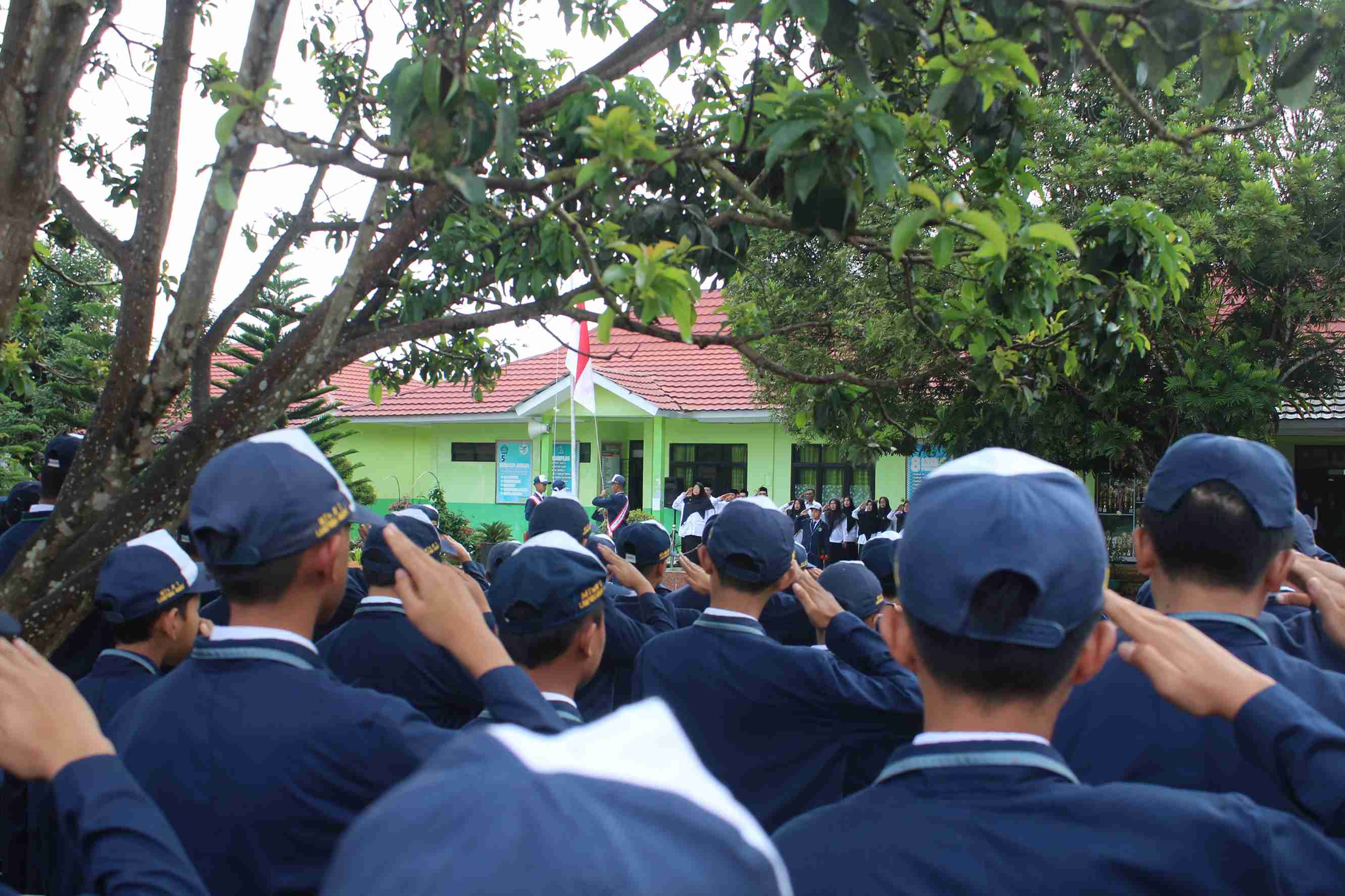 Peringatan Hari Pahlawan di MTsN 1 Lampung Barat: Desi Arisandi Ajak Teladani Nilai Kepahlawanan