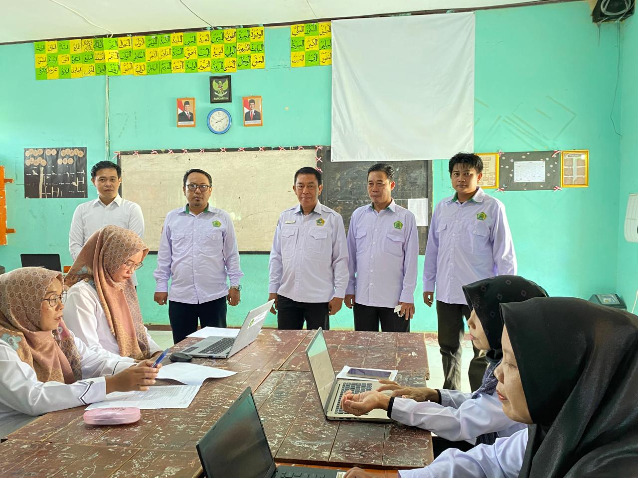 Kemenag Tanggamus Monitoring Pelaksanaan Asesmen Kompetensi Guru di MTsN 2 Tanggamus