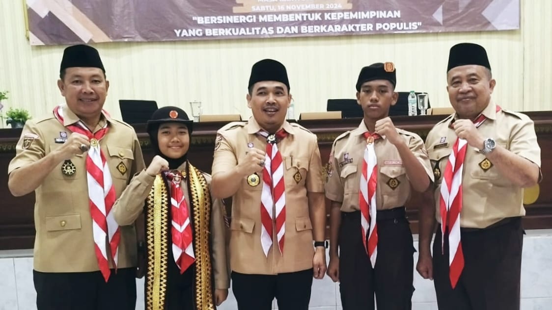 Kepala MTsN 1 Tanggamus Dampingi M. Ijlal Faqi dalam Pelepasan Peserta Perwakilan Lampung di MAN 1 Bandar Lampung