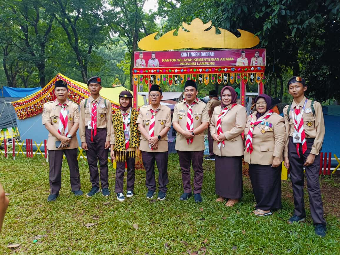 Kepala MTsN 1 Lampung Barat dan Satu Peserta Didiknya Wakili Lampung di Kemah Pramuka Madrasah Nasional 2024
