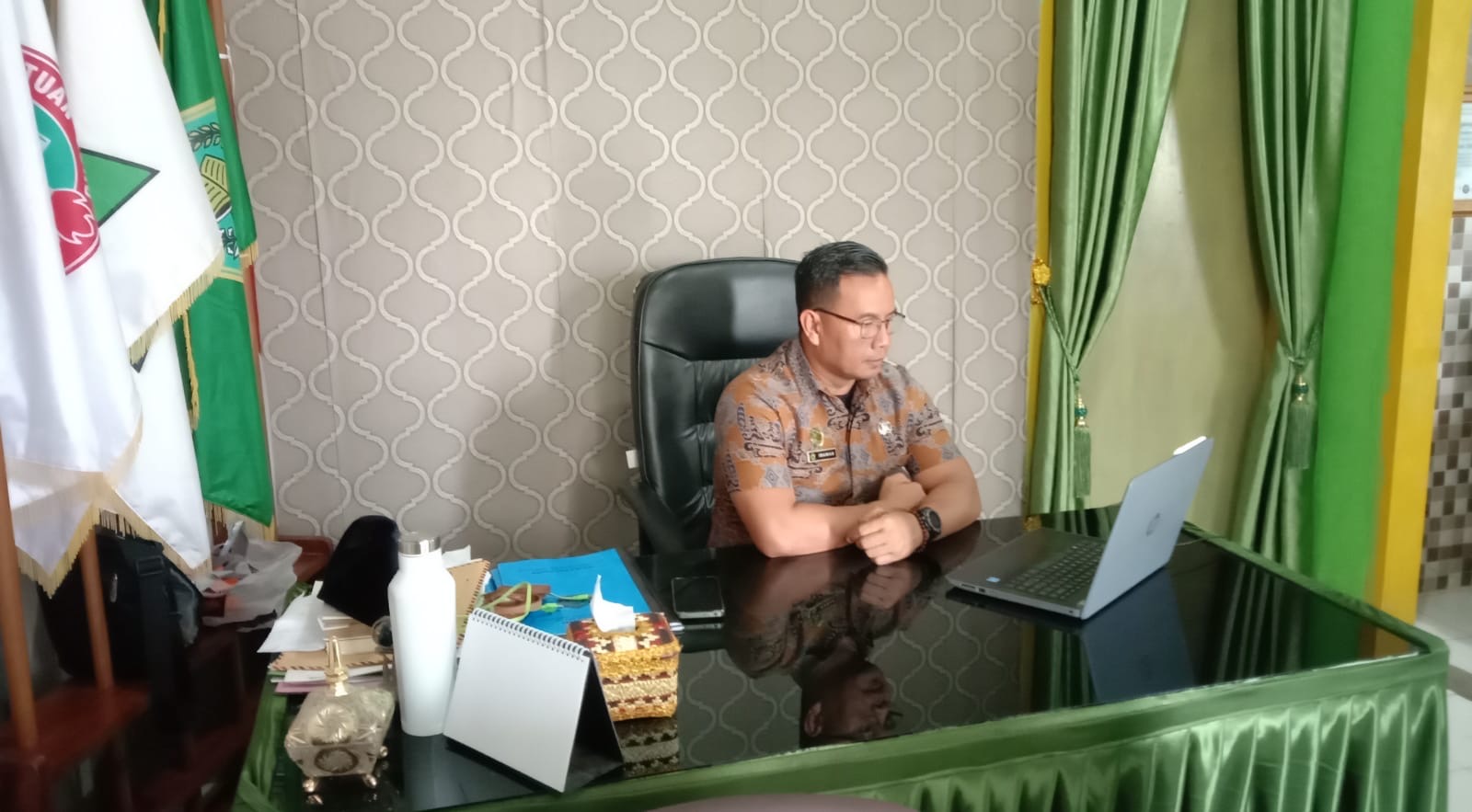 Irawan di Garis Depan: Hadiri Penyerahan SK Guru CPNS 2018, Apa Dampaknya bagi MTsN 2 Way Kanan?