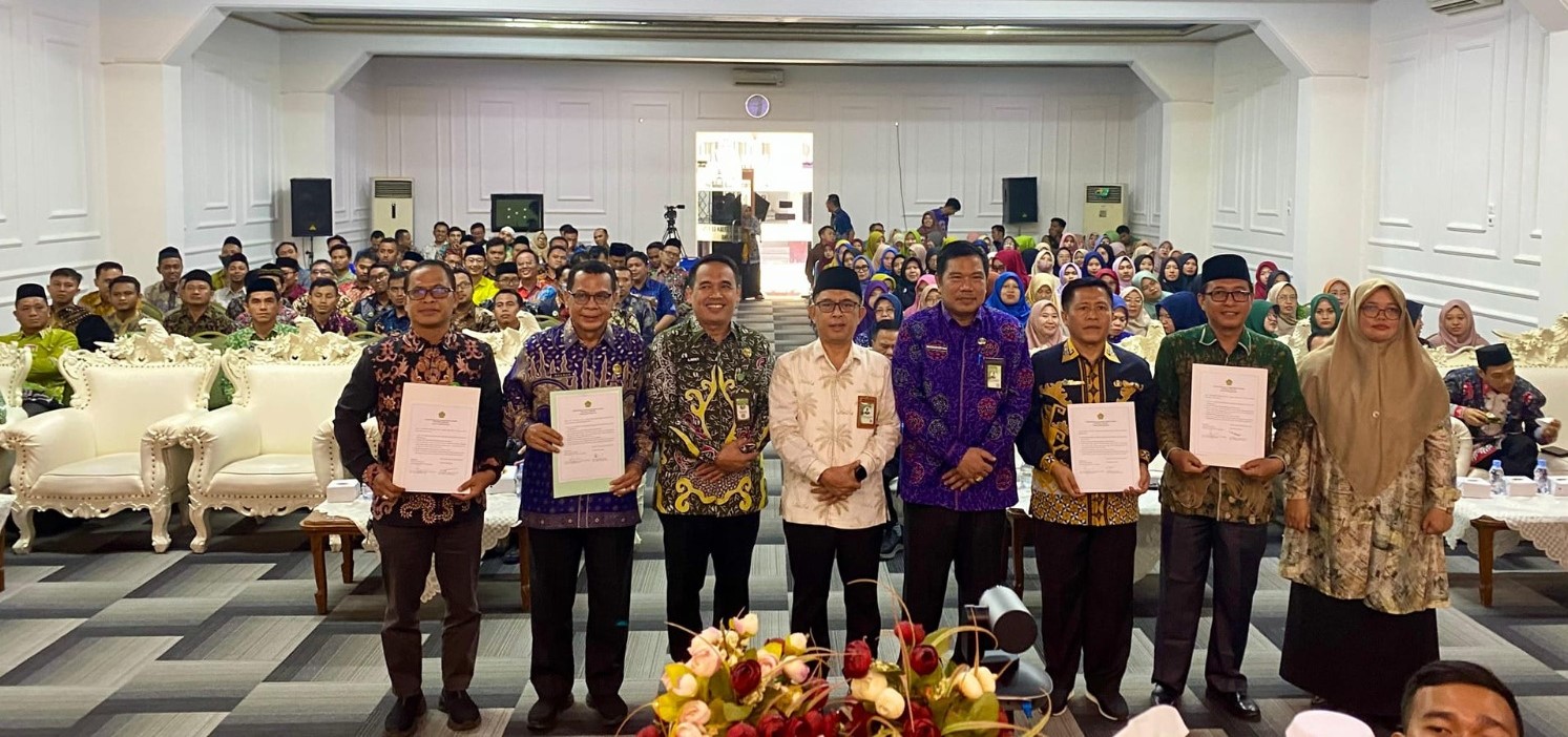 Kepala Kemenag Kota Bandar Lampung Hadiri Penyerahan SK Mutasi Guru dan Penandatanganan Fakta Integritas