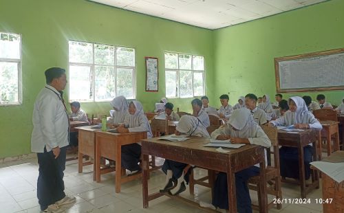Pelaksanaan Asesmen Sumatif Akhir Semester (ASAS) di MTs N 1 Way Kanan Berjalan Lancar dan Efektif