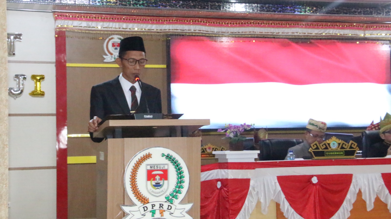 Kasubbag TU Kemenag Mesuji Bacakan Doa di Sidang Paripurna Istimewa HUT ke-16 Kabupaten Mesuji