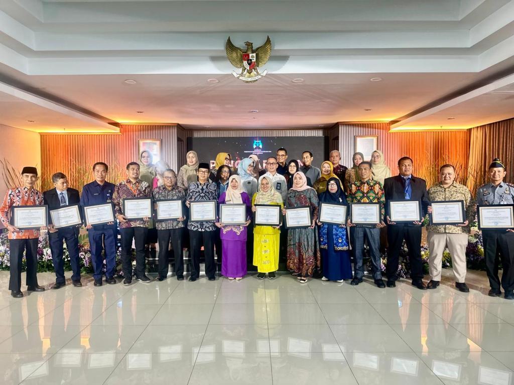 Pondok Pesantren Al Furqon Tubaba Raih Penghargaan LPKRA Tingkat Nasional
