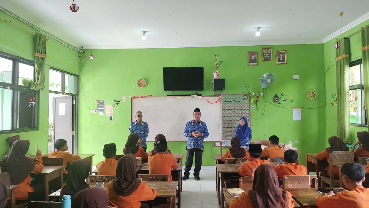 Kepala MTsN 1 Tanggamus Monitoring Pelaksanaan ASAS, Pastikan Semua Berjalan Lancar