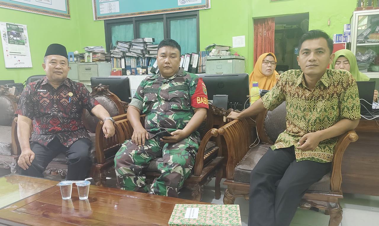 MTsN 1 Tanggamus dan Koramil Kotaagung Gaungkan Semangat Nasionalisme Lewat Indonesia Raya