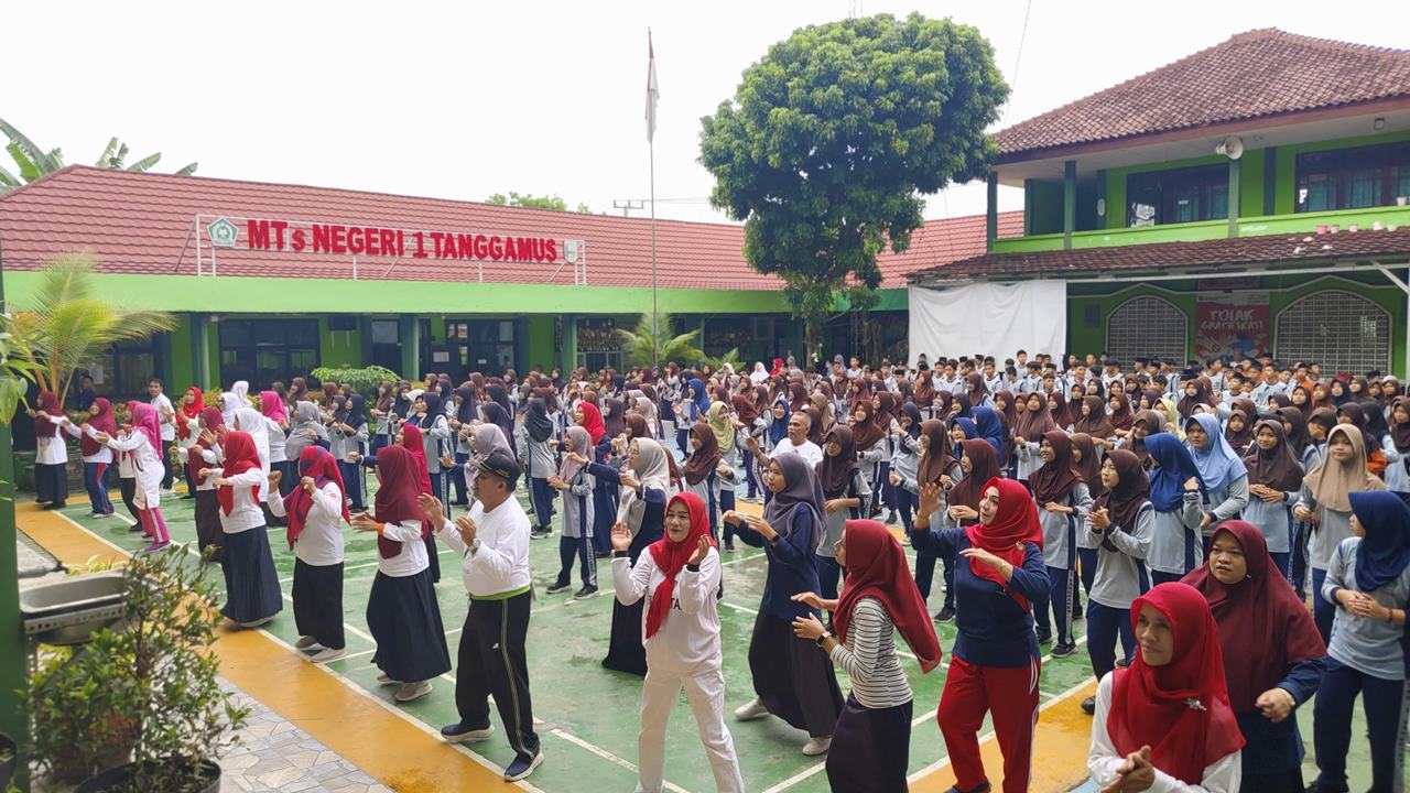MTsN 1 Tanggamus Semarakkan Launching HAB Ke-79 dengan Senam Bersama: Harmoni Menuju Indonesia Emas!