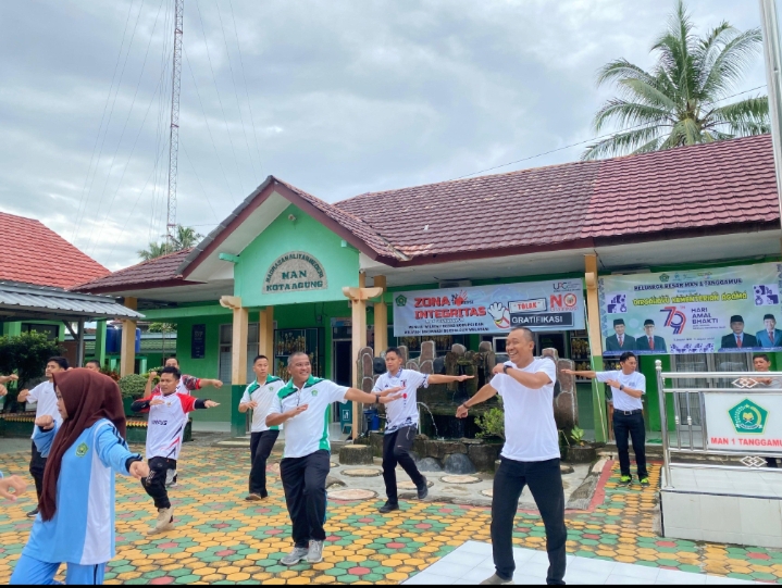 Memeriahkan Pembukaan HAB Ke-79 Kementerian Agama, MAN 1 Tanggamus Adakan Senam Kesegaran Jasmani
