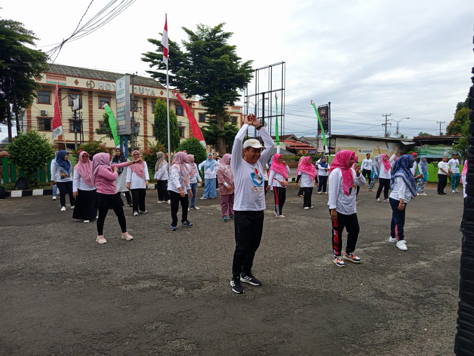 Senam Kesegaran Jasmani Keluarga Besar Kankemenag Lampung Utara Meriahkan Lounching Pembukaan HAB Kemenag Ke-79