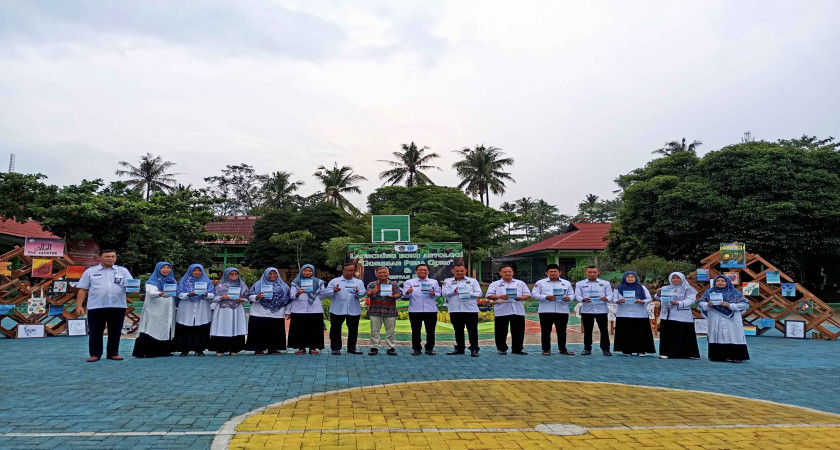 MAN 1 Pesawaran Gelar Pentas Seni dan Launching Buku Antologi
