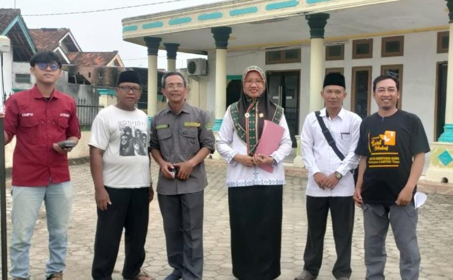 Langkah Digitalisasi Wakaf : PAIF KUA Sukadana Serahkan AIW Elektronik dan Awasi Pengukuran Tanah Mushola Al-Jihad