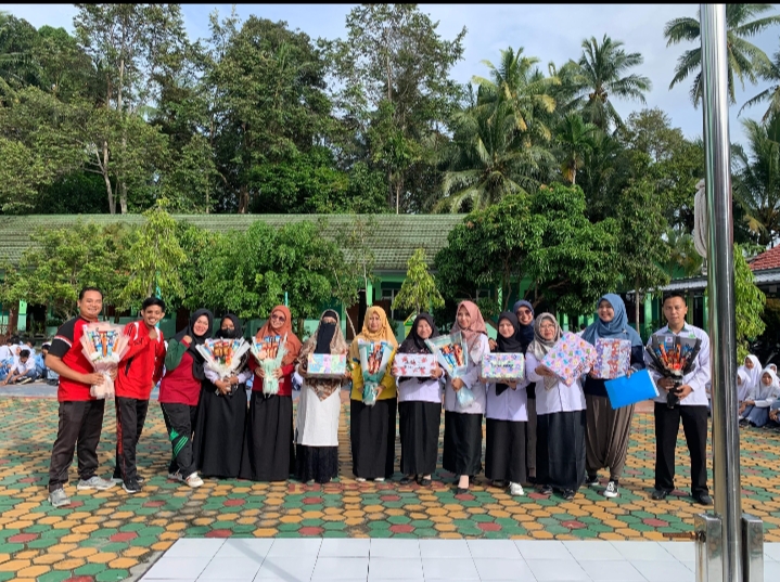 Berbagai Penghargaan Untuk Guru MAN 1 Tanggamus Dalam Memperingati Hari Guru Nasional 2024