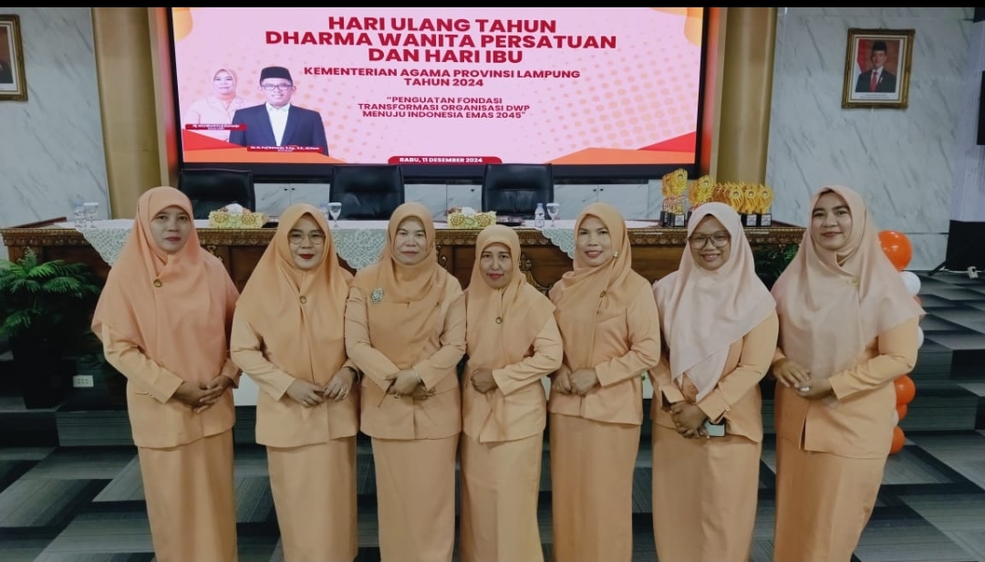 Ketua DWP Kemenag Pesawaran Hadiri Seminar Literasi Digital dan Fashion Show Peringatan HUT DWP dan Hari Ibu
