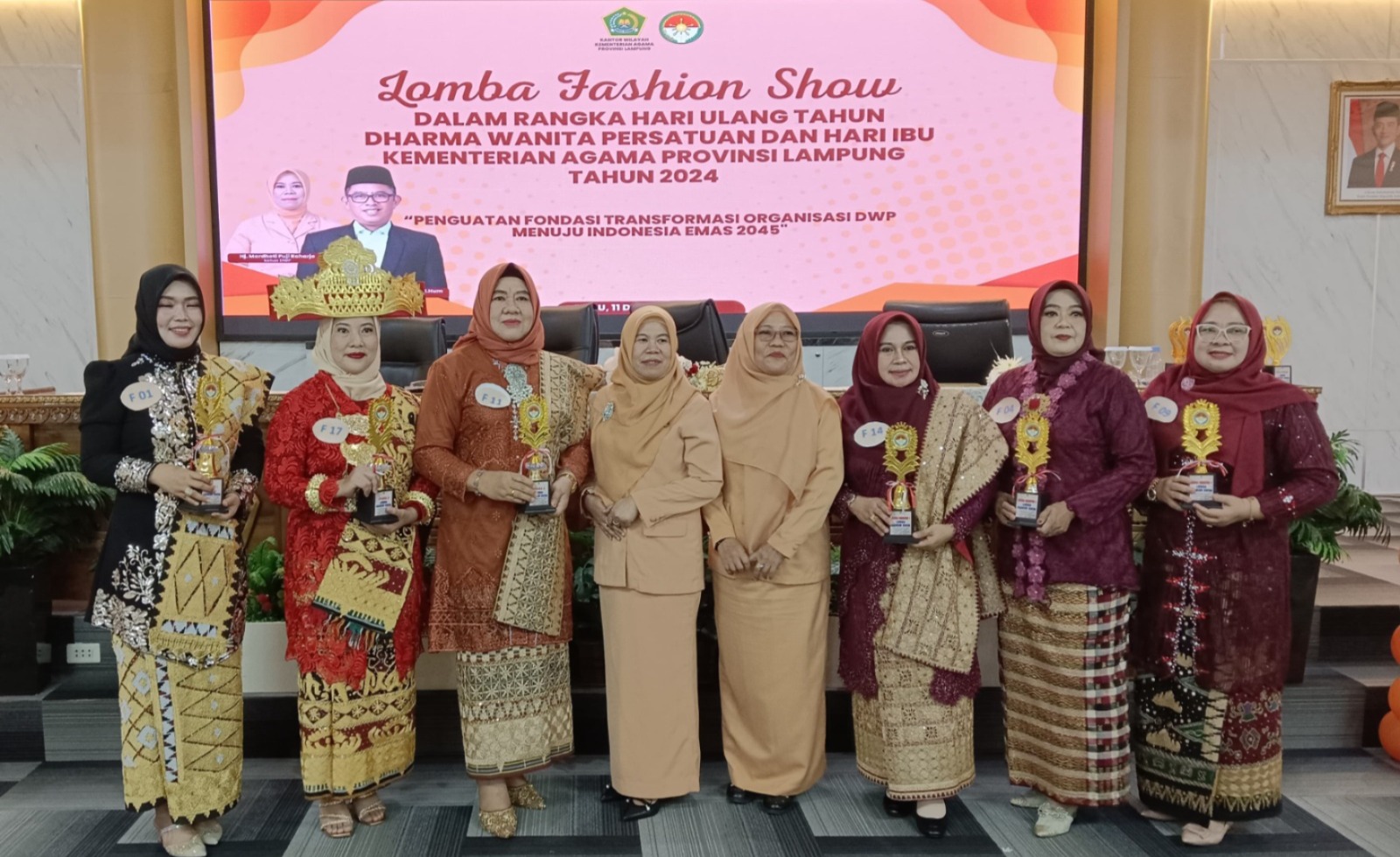 Ketua DWP Kemenag Mesuji Hadiri Upacara HUT Dharma Wanita ke-25 dan Raih Juara Lomba Fashion Show