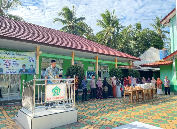 Pembagian Raport Semester Ganjil  TP 2024-2025 MAN 1  Tanggamus Berlangsung Lancar dan Teratur