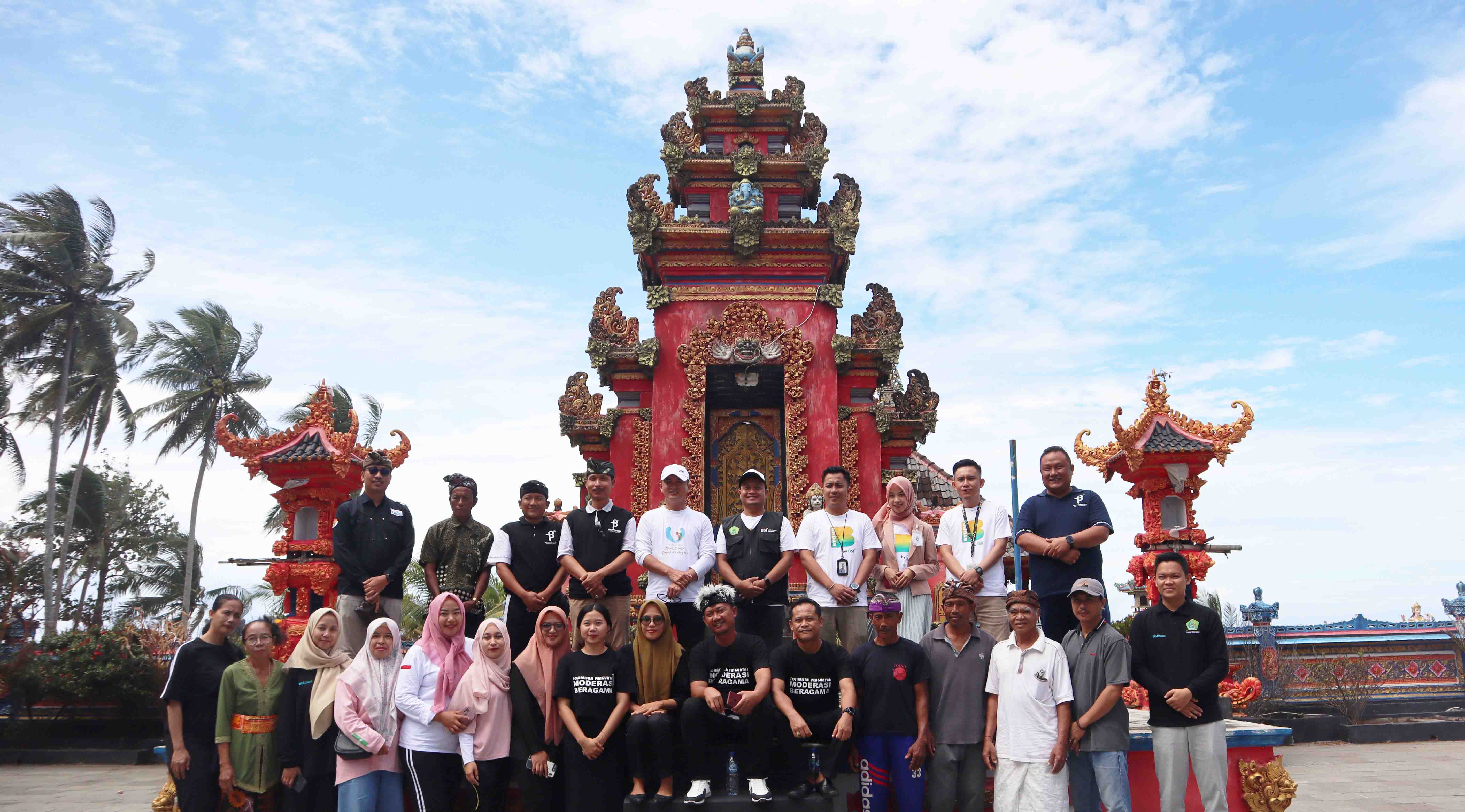 Kemenag Pesisir Barat Gelar Aksi Bersih – Bersih Rumah ibadah dan Bakti Sosial dalam Rangka HAB Kemenag ke-79