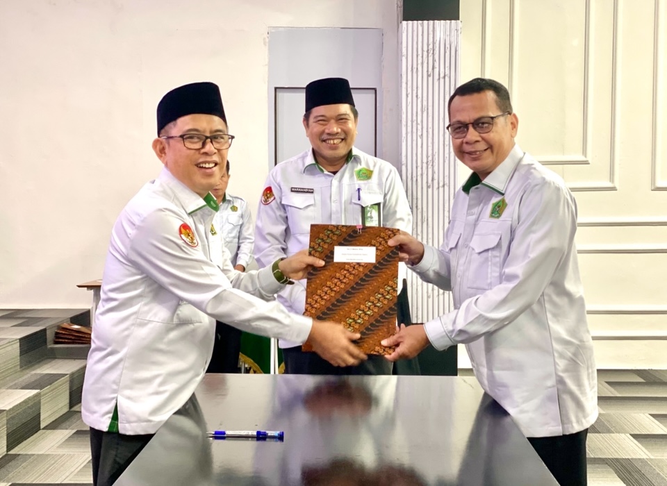Kepala KanKemenag Kota Bandar Lampung Terima Penyerahan DIPA dan Penandatanganan Fakta Integritas Tahun 2025