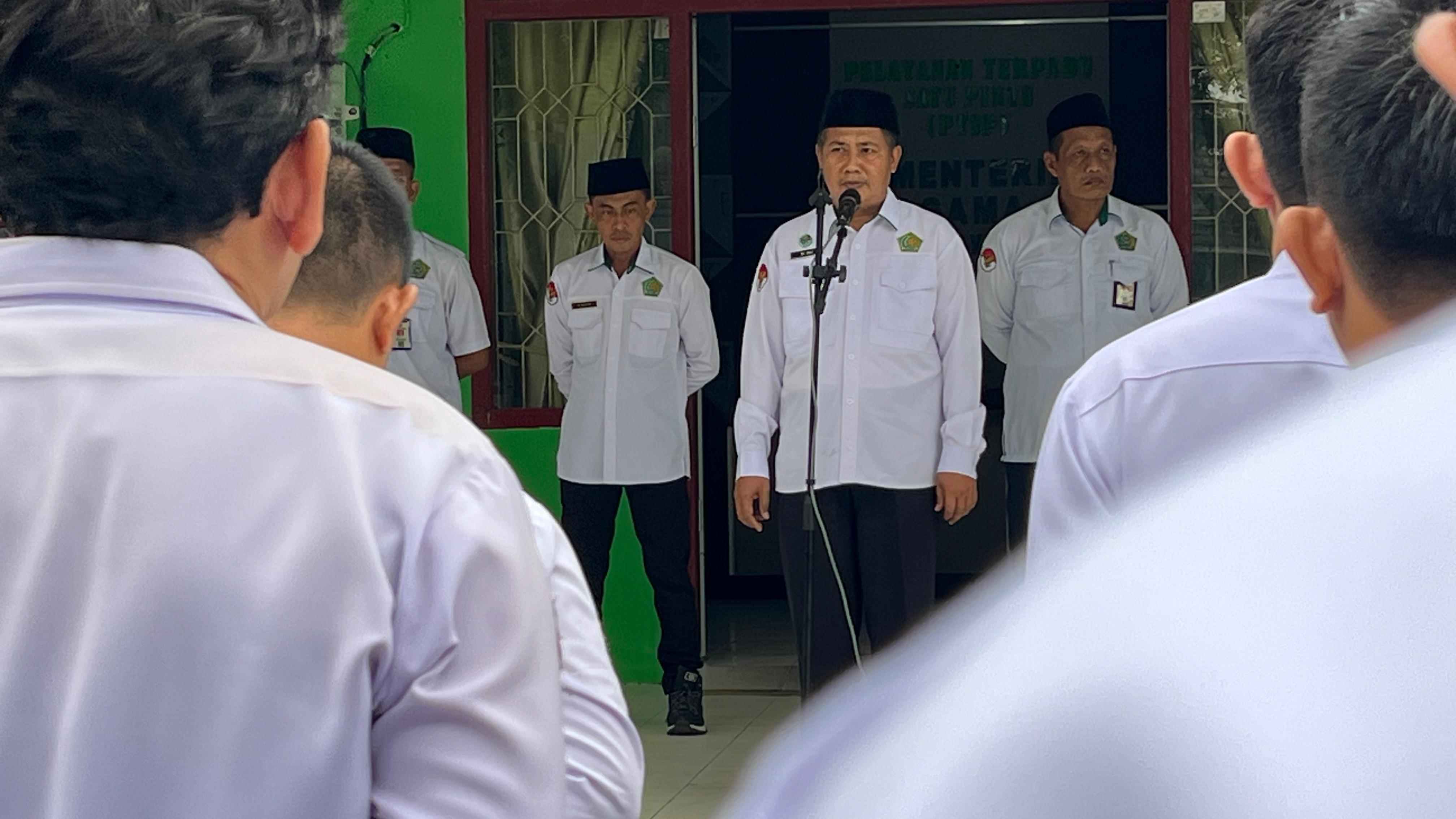 Semangat Pegawai Kemenag Way Kanan di Penghujung Tahun: Fokus Peningkatan Diri dan Kualitas Kerja